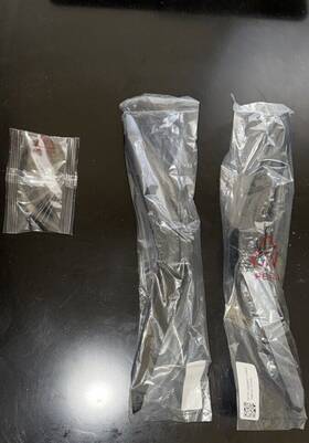 40105-000488-128402 Roku Brand New In Pkg/for Parts Set Of 2 Tv Stands For 65 Inch Model#65s41br