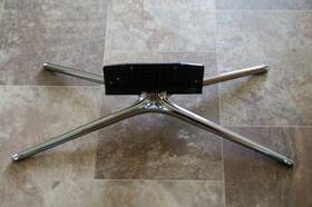 Bn9625548bf3e00514n Samsung Used Un55f7100 Tv Stand - Genuine Part In Very Good Condition