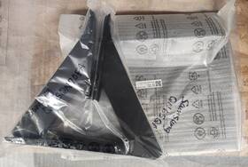 Bn96-60672a Samsung Qn65qn70fa Tv Legs Bn96-60671a And Cover Decoration - New