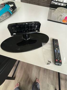 Un32h5203af Samsung Tv Pedestal Base Stand And Remote Model