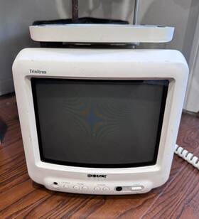 Kv-9pt40 Sony 5004264 Retro Vtg White Trinitron 9 Inch Crt Color Tv Game No Remote