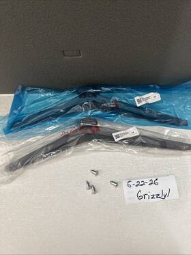 Tcl M03a04573 85qm5k Tv Stand Legs Has Screws H1104-000239 M03-a04573 I Ship Fast