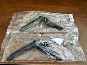 81302-042072122 Vizio D32f-j04 Stand Legs