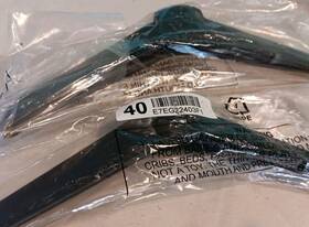 E7eg22403eb Vizio E7eg22403eb/f1 V505-j09 Tv Stand Legs Without Ut Screws Black